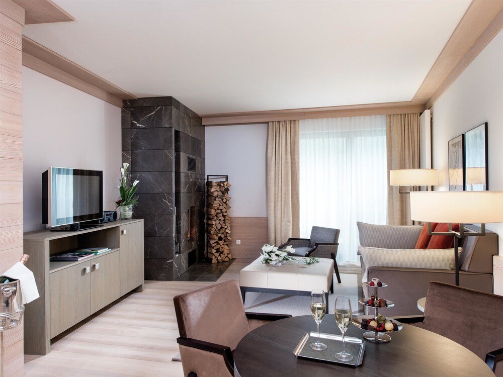 Habitación moderna con mobiliario y decoración contemporáneos