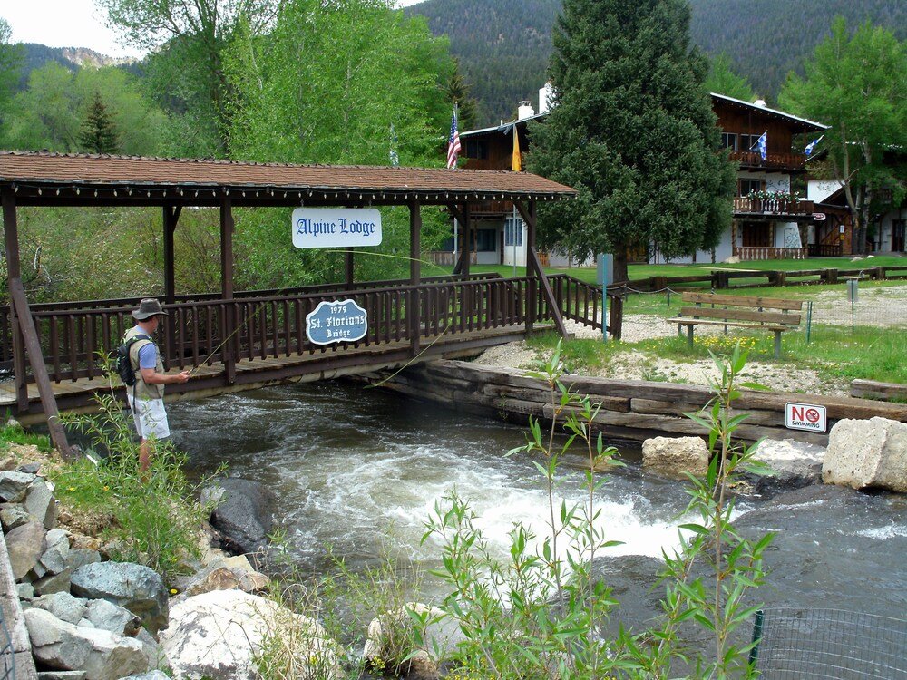 Wooden footbridge near Alpine Lodge in Red River