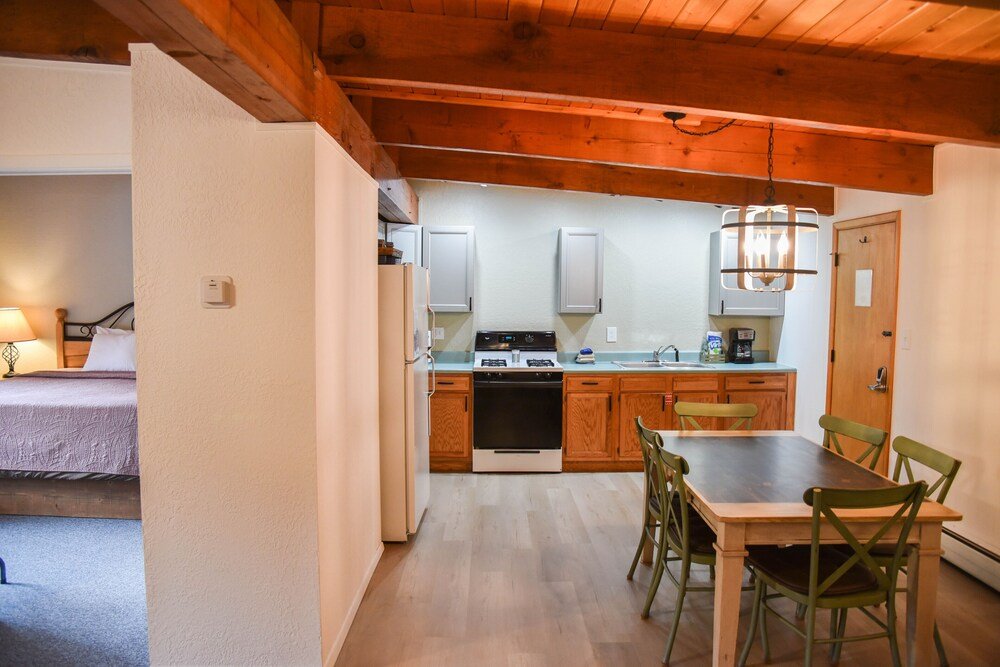 Compact kitchen area in a room at Alpine Lodge