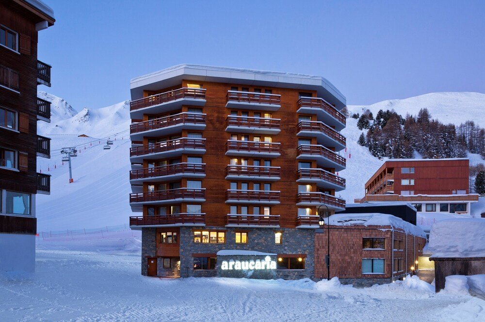 Edificio de montaña de varios pisos en La Plagne