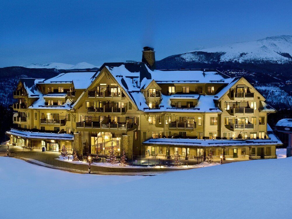 Edificio del lodge de varios pisos en Crystal Peak Lodge, Breckenridge