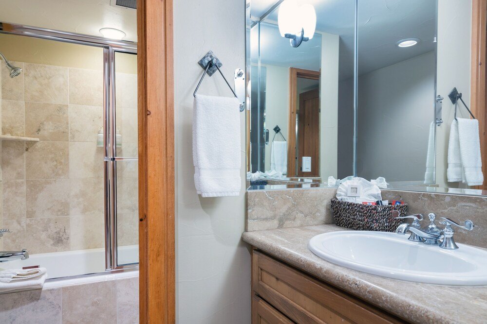 Bathroom with a glass-enclosed shower at Inn at Lost Creek