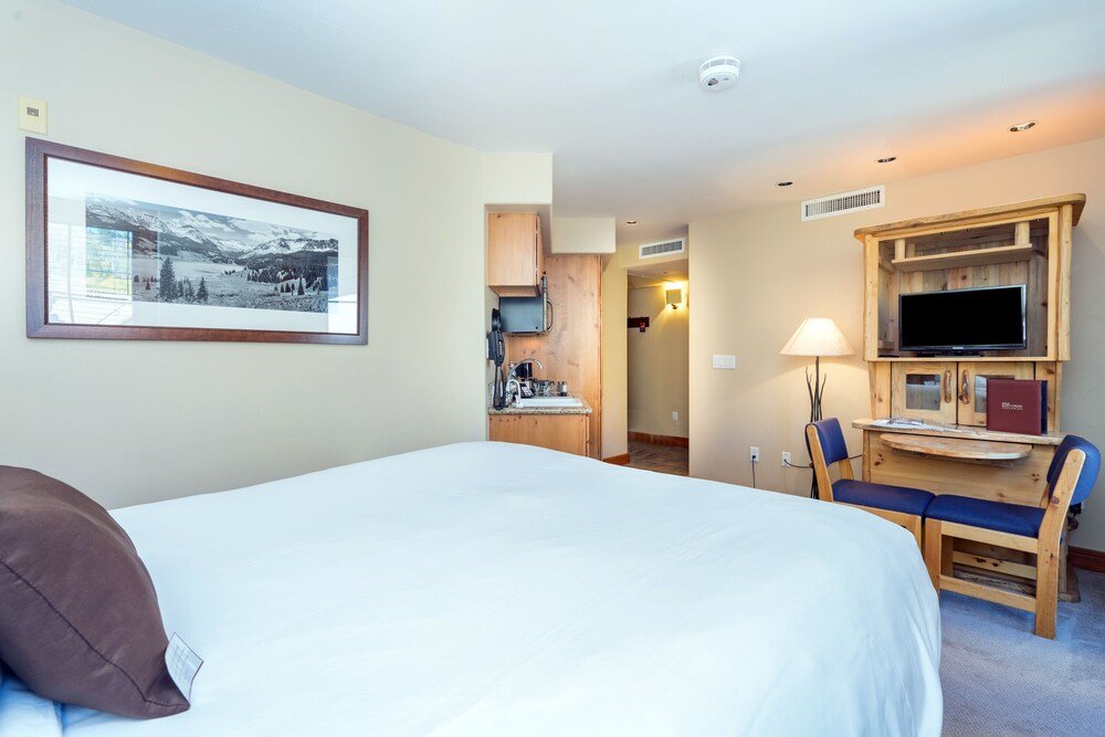 Hotel room with a large bed at Inn at Lost Creek