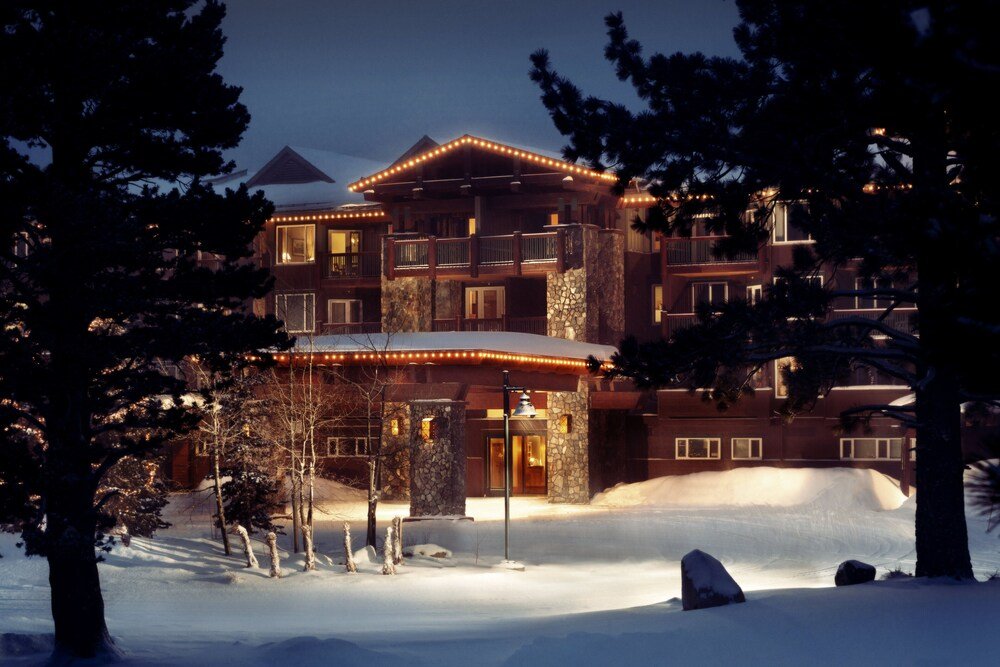 Multi-story lodging building at Juniper Springs Resort in Mammoth Lakes
