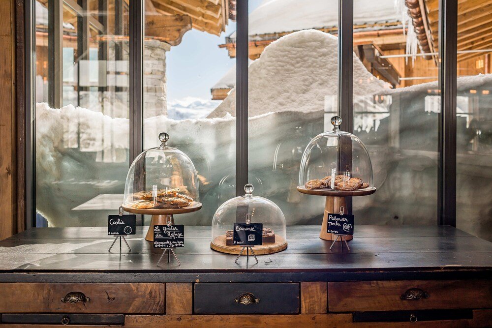 Vitrina de postres del restaurante de Le Refuge de Solaise