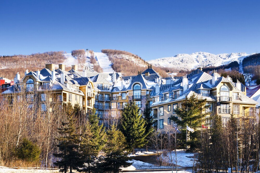 Resort con varios edificios en Le Westin Tremblant