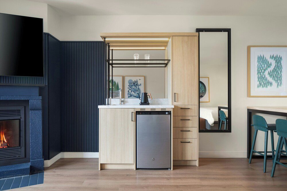 Cocina moderna de una suite en Le Westin Tremblant