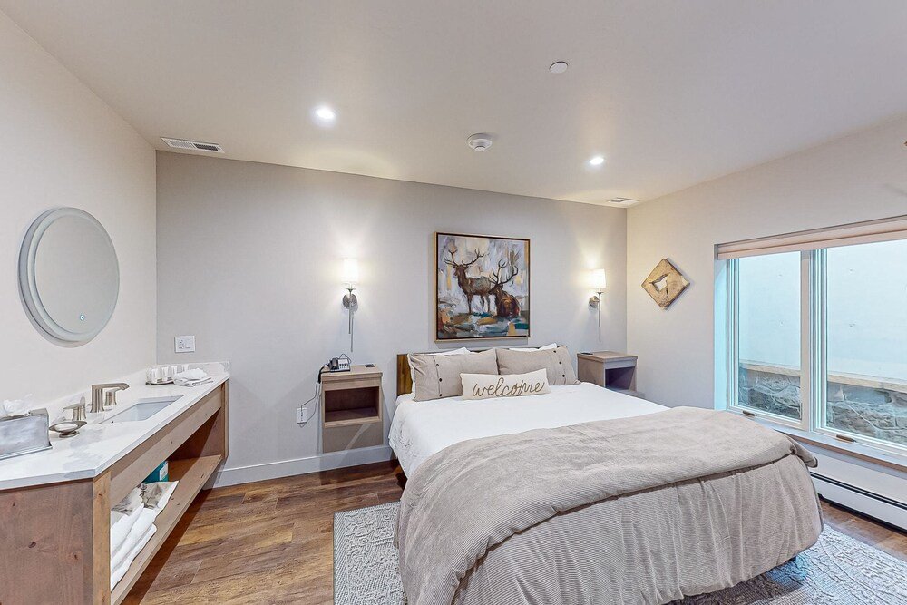 Dormitorio moderno en el aparthotel de Vail