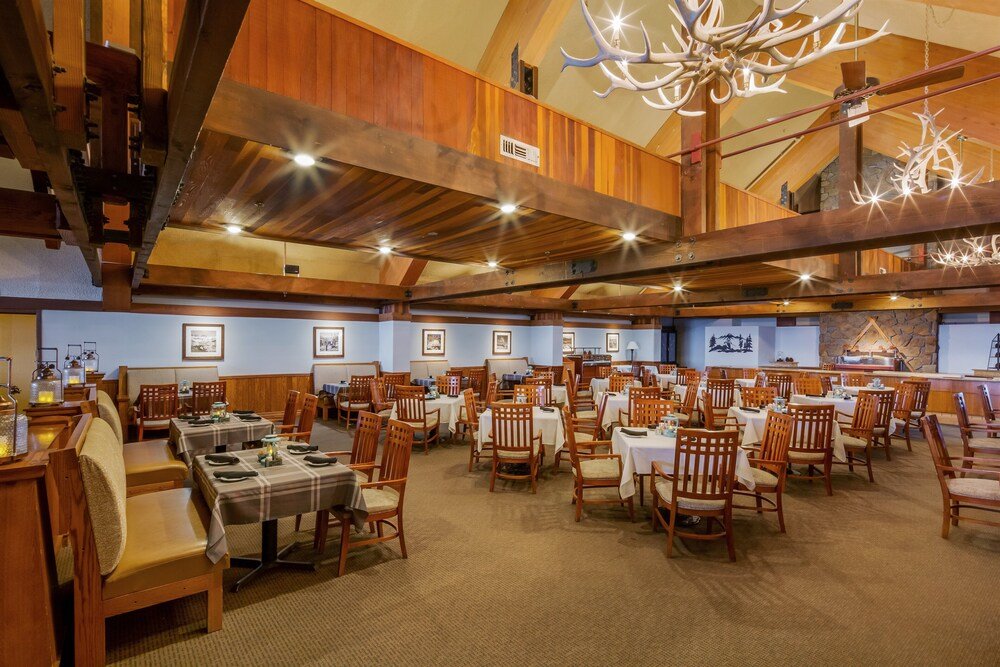 Dining area at Mammoth Mountain Inn in Mammoth Lakes