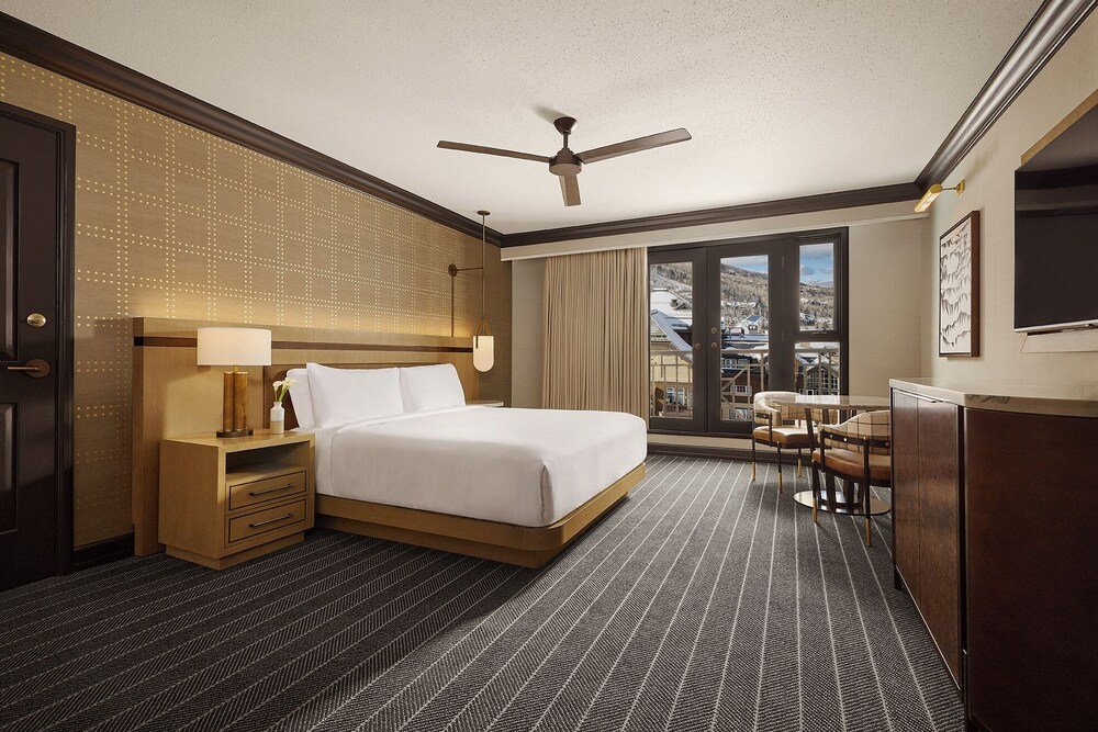 Habitación con cama en el resort de Beaver Creek
