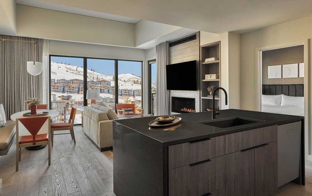 Área de cocina moderna en el hotel Pendry Park City