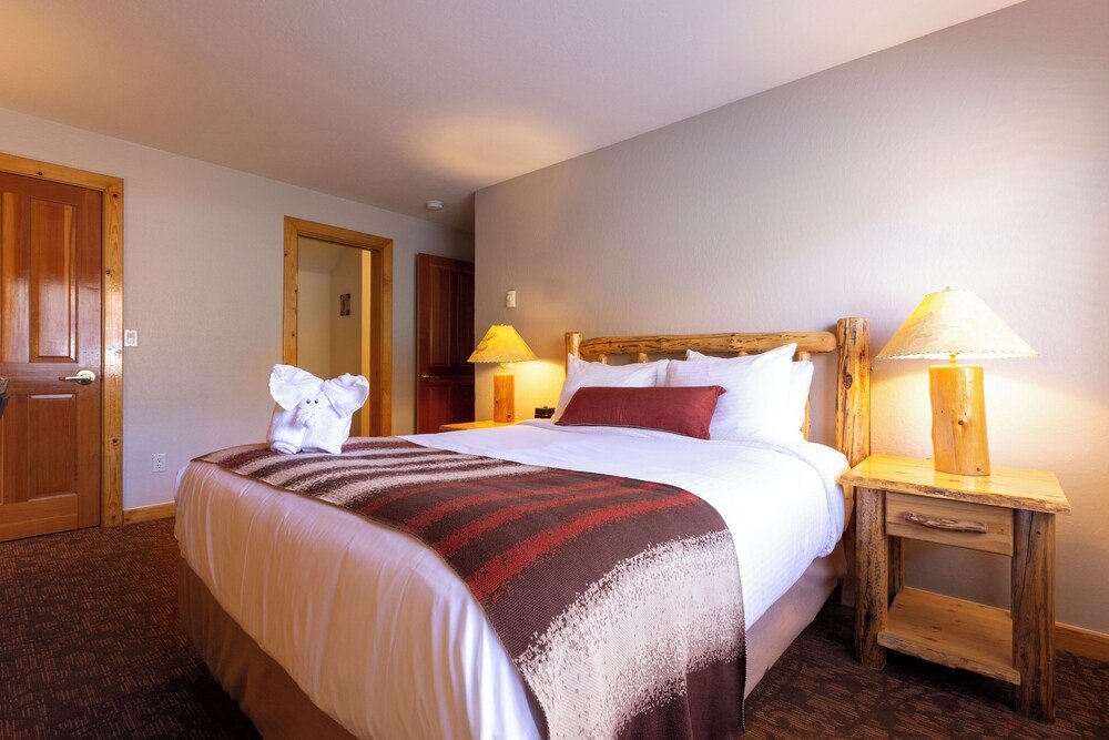 Hotel room at Red Wolf Lodge in Olympic Valley