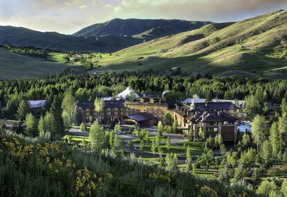 Sun Valley Resort main building and grounds
