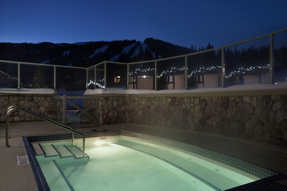 Hot tub at Sundance Lodge in Sun Peaks