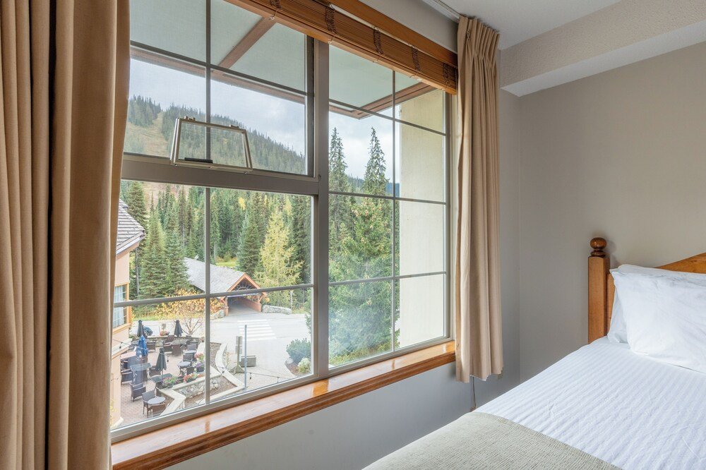 Hotel room at Sundance Lodge in Sun Peaks