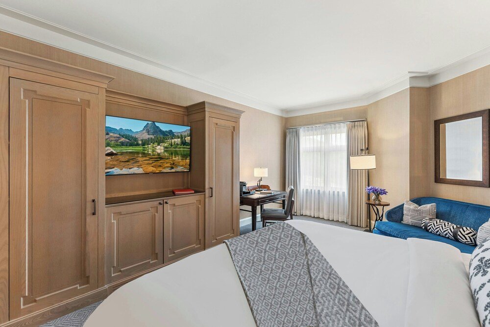 Hotel room with a large bed and a view of mountains