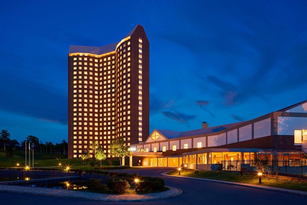 Modern hotel with a curved building