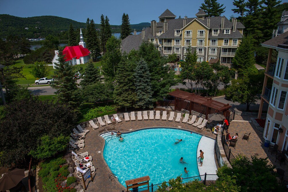 Piscina exterior de Tour des Voyageurs en Mont-Tremblant